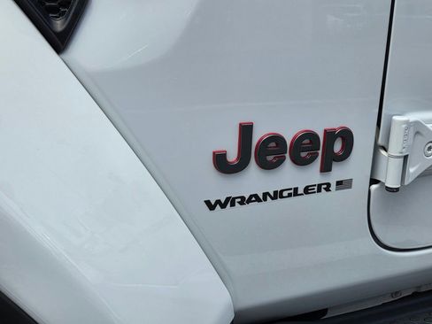 Used 2024 Jeep Wrangler Unlimited Rubicon AWD/4WD image 5