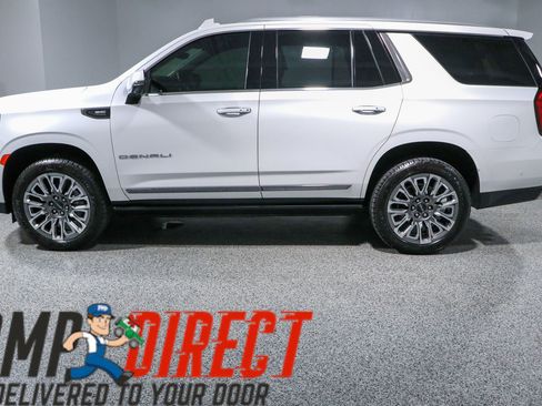 Used 2024 GMC Yukon Denali Ultimate AWD/4WD image 10