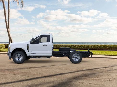 New 2025 Ford F350 XL w/ XL Chrome Package image 3