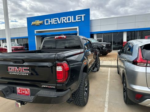 Used 2023 GMC Canyon AT4X image 11