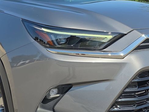 Used 2025 Toyota Grand Highlander AWD Hybrid image 28