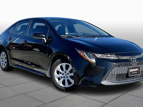 Used 2021 Toyota Corolla LE image 3