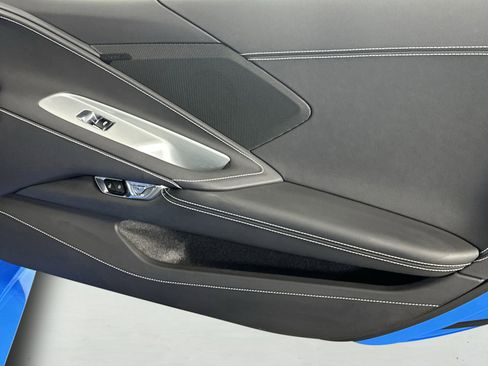 Used 2021 Chevrolet Corvette Stingray Convertible w/ Z51 Performance Package image 28