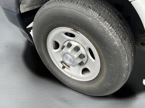 Used 2017 Chevrolet Express 2500 image 13