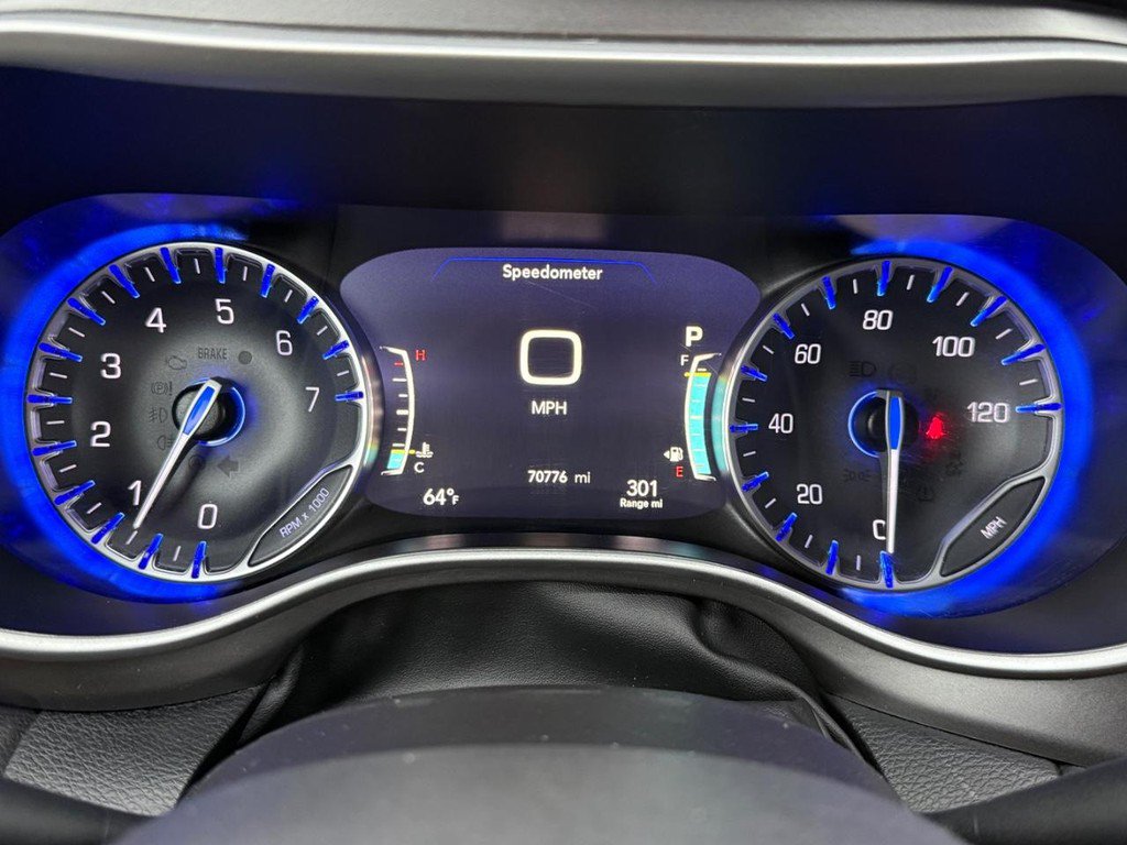 Used 2024 Chrysler Pacifica Touring-L FWD image 20