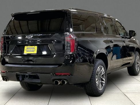 Used 2025 Chevrolet Suburban Z71 AWD/4WD image 12