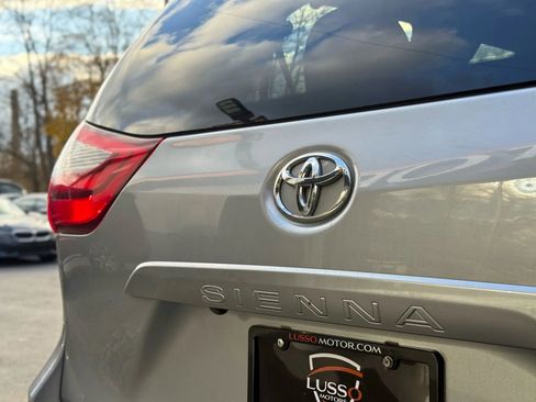 Used 2016 Toyota Sienna Limited image 33
