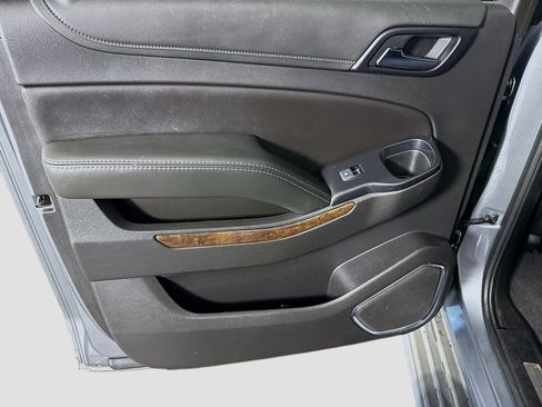 Used 2020 Chevrolet Suburban LT image 24
