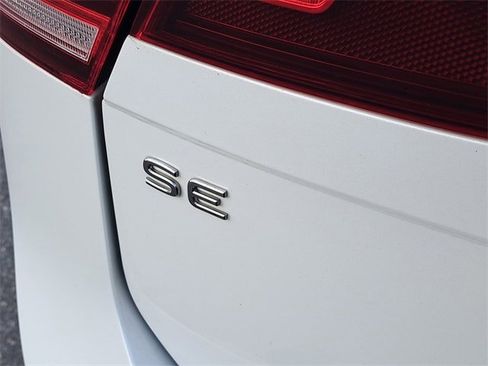 Certified 2023 Volkswagen Tiguan SE image 7