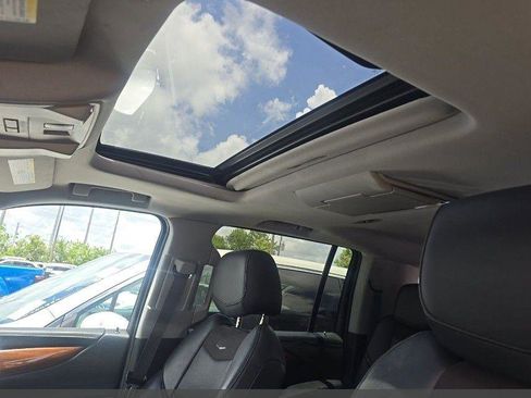 Used 2016 Cadillac Escalade ESV Luxury RWD image 4