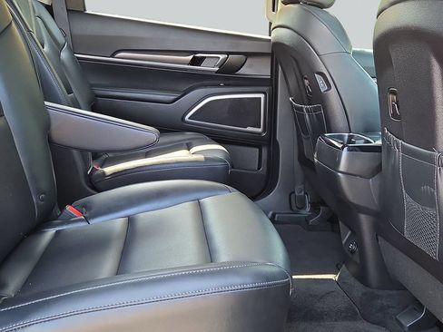 Used 2025 Kia Telluride S FWD image 38
