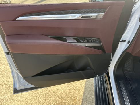 Certified 2026 Cadillac Escalade ESV Luxury w/ LPO, Radiant Package AWD/4WD image 11
