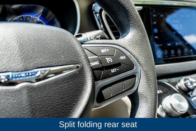 Used 2017 Chrysler Pacifica Touring FWD image 30