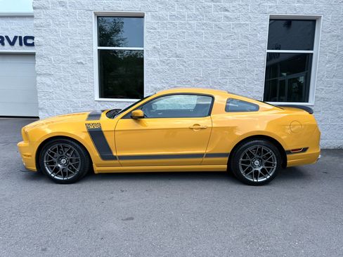 Used 2013 Ford Mustang Boss 302 w/ Boss 302 Accessory Pkg RWD image 2