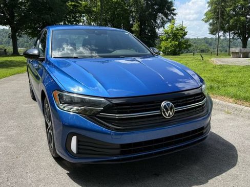 Used 2023 Volkswagen Jetta Sport FWD image 2