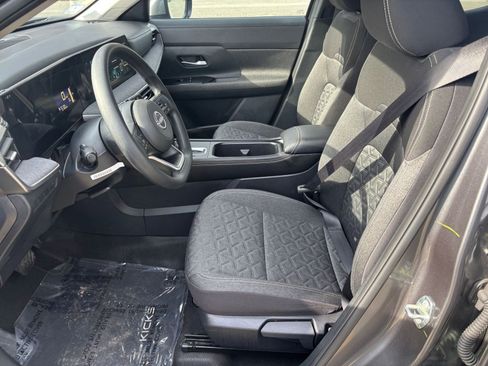 Used 2025 Nissan Kicks SV image 23