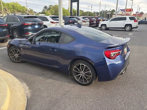 Used 2020 Toyota 86 RWD image 4