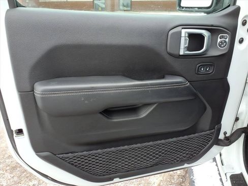 Used 2020 Jeep Wrangler Unlimited Sahara w/ Uconnect 4C Nav & Sound Group image 13