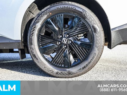 Certified 2025 Nissan Murano SV image 16