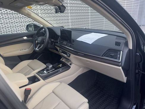 Used 2025 Audi Q5 2.0T Premium Plus w/ Premium Plus Package AWD/4WD image 6