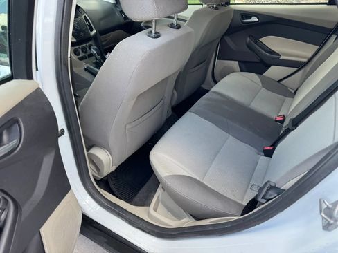 Used 2014 Ford Focus SE w/ SE Winter Package FWD image 19