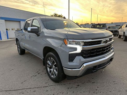 Used 2024 Chevrolet Silverado 1500 LT AWD/4WD image 8