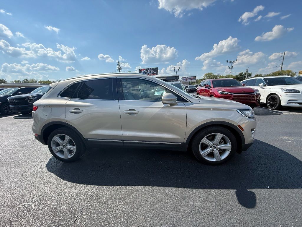 Used 2017 Lincoln MKC Premiere FWD image 2