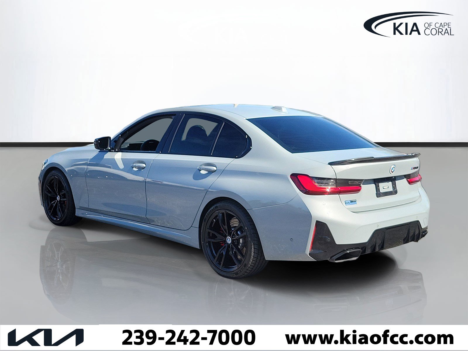 Used 2023 BMW M340i RWD image 4