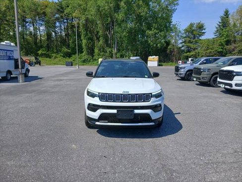 Certified 2025 Jeep Compass Limited w/ Elite Group AWD/4WD image 2