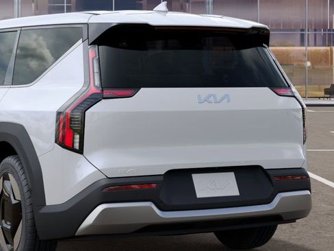 New 2024 Kia EV9 Light image 13