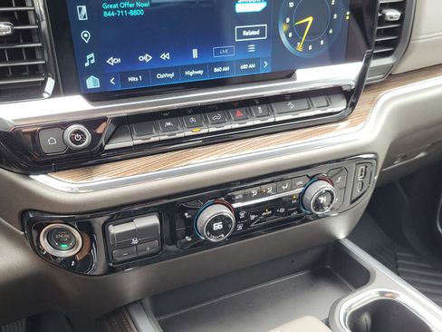 Used 2024 Chevrolet Silverado 1500 LT image 27