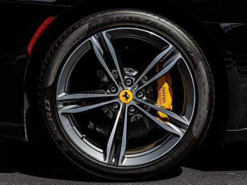 Used 2018 Ferrari GTC4Lusso AWD/4WD image 44