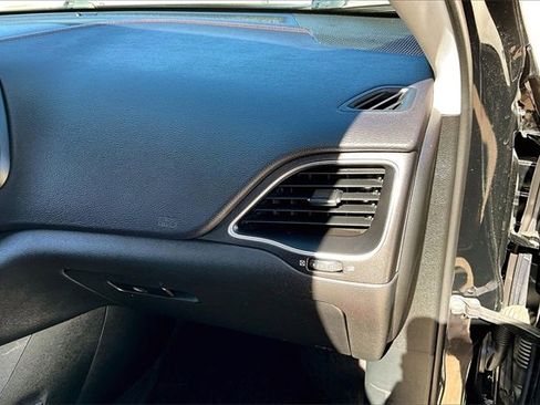 Used 2019 Jeep Cherokee Trailhawk image 16