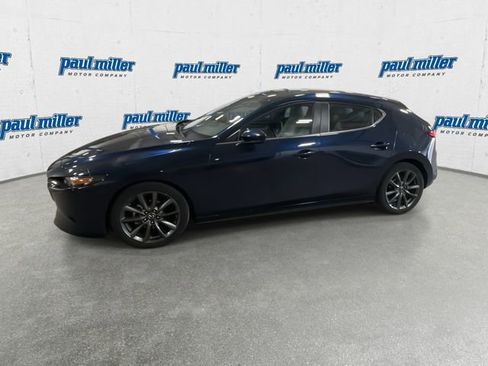 Used 2019 MAZDA MAZDA3 Hatchback w/ Preferred Package FWD image 5
