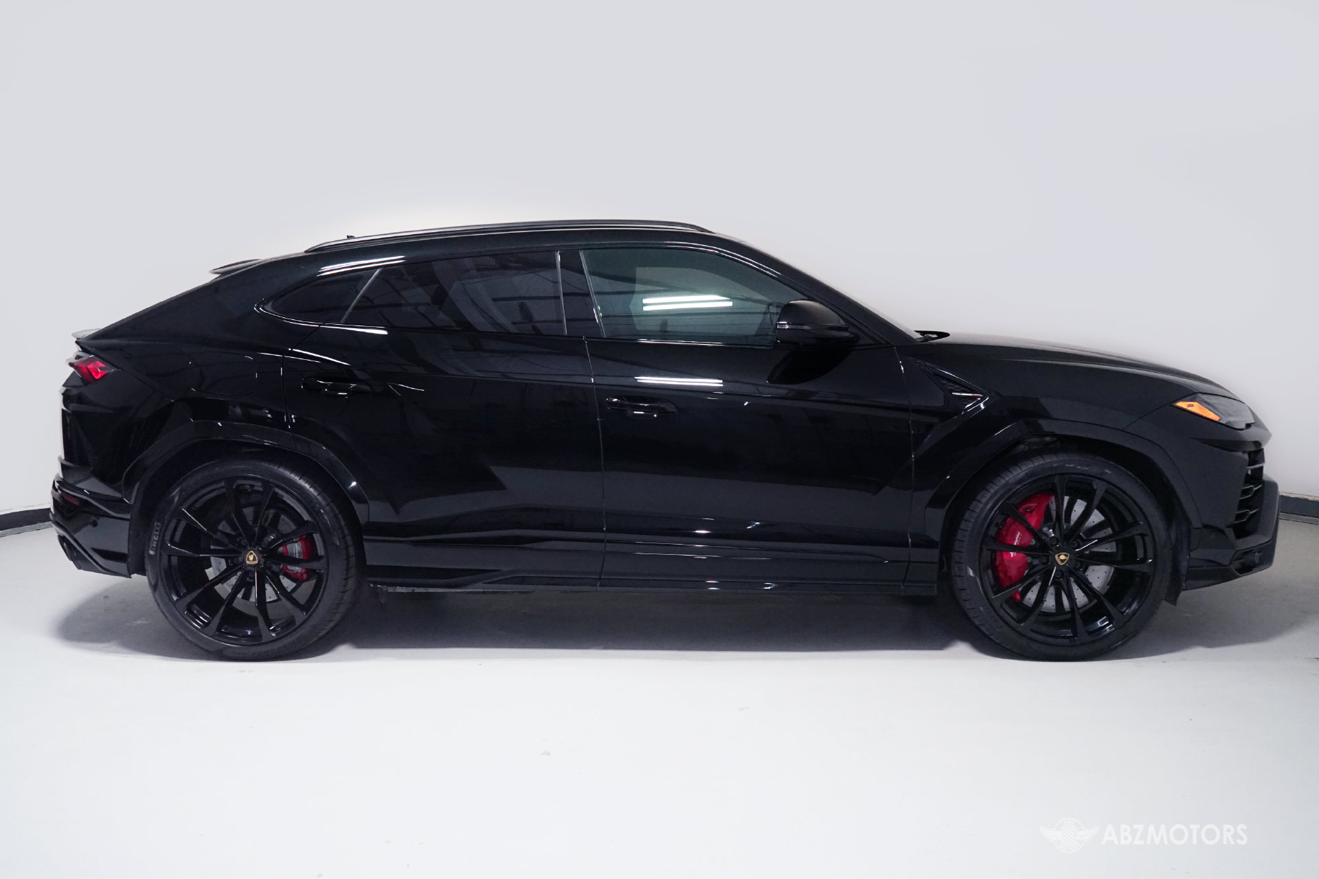 Used 2022 Lamborghini Urus AWD/4WD image 3
