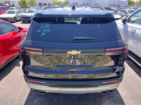Used 2025 Chevrolet Traverse LT AWD/4WD image 4