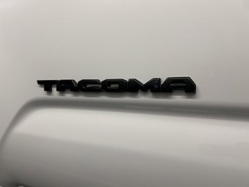 Used 2018 Toyota Tacoma TRD Off-Road image 39