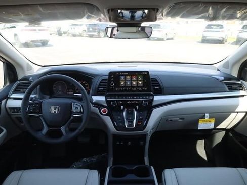 New 2026 Honda Odyssey Touring image 7