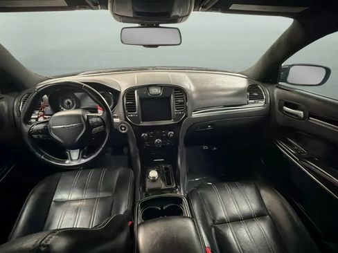 Used 2018 Chrysler 300 S RWD image 10