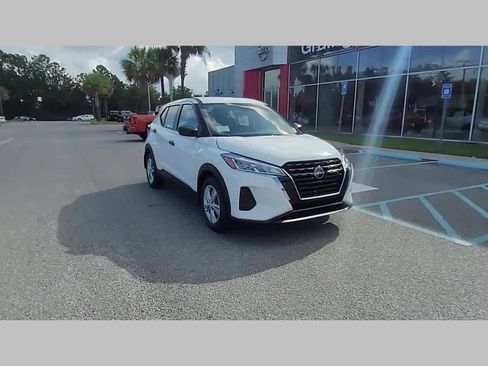 New 2025 Nissan Kicks Play S image 17