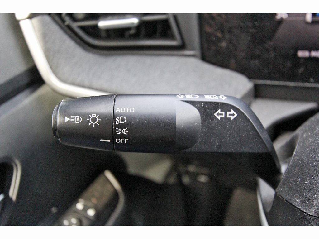 Used 2025 Nissan Kicks SV FWD image 9