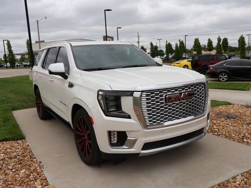 Used 2021 GMC Yukon Denali w/ Denali Ultimate Package AWD/4WD image 5