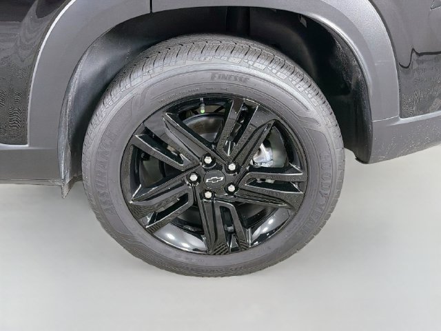 Used 2025 Chevrolet Trax ACTIV FWD image 35