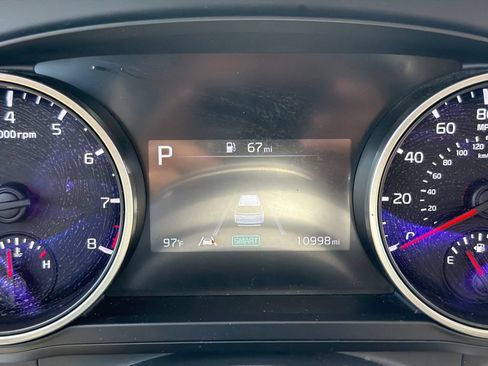 Used 2024 Kia Carnival LX FWD image 5