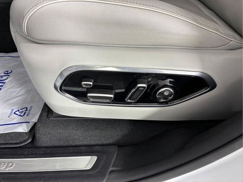 Used 2023 Jeep Grand Cherokee Overland w/ Luxury Tech Group IV AWD/4WD image 78