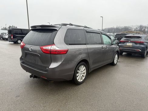 Used 2017 Toyota Sienna LE image 6
