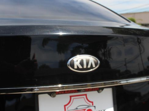 Used 2014 Kia Cadenza Premium w/ Technology Package FWD image 41