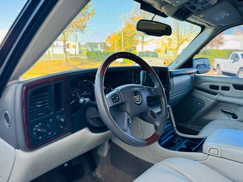 Used 2006 Cadillac Escalade AWD image 12