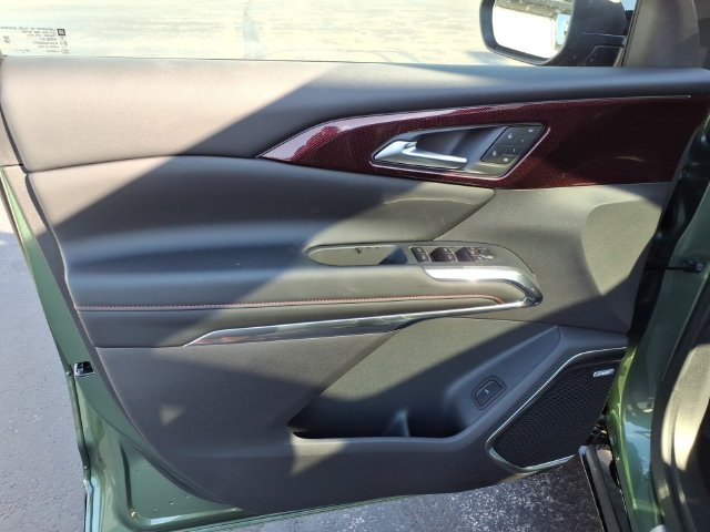 New 2027 Chevrolet Traverse RS w/ LPO, Floor Liner Package AWD/4WD image 12