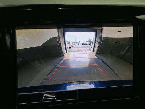 Used 2023 Chevrolet Traverse LT FWD image 11